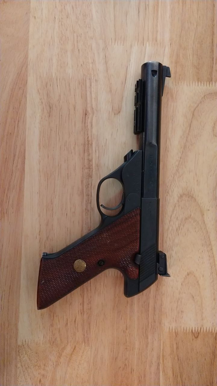 Pistool High Standard